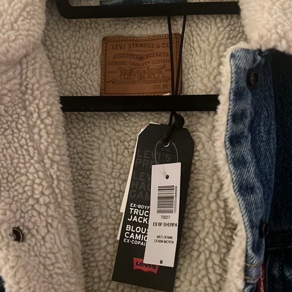 Levi’s ex-Boyfriend Trucker Jacket - Picture 2 of 2